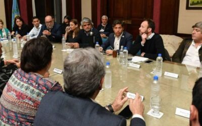 Kicillof convocó de apuro a estatales y docentes para discutir paritarias: cuándo es la reunión