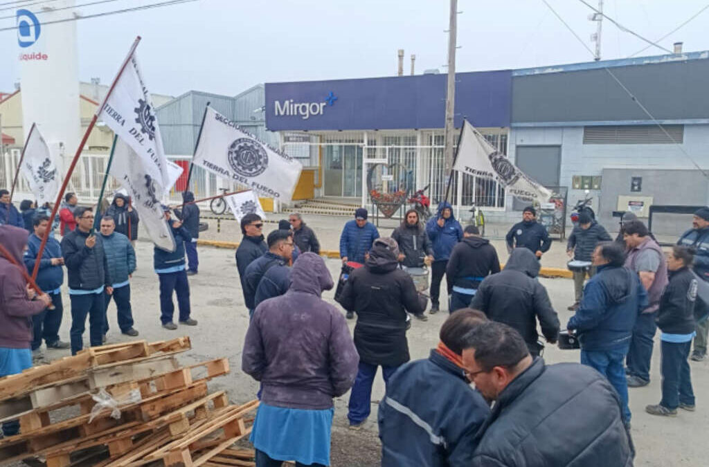 El Congreso de Delegados de la UOM se manifiesta frente a Mirgor