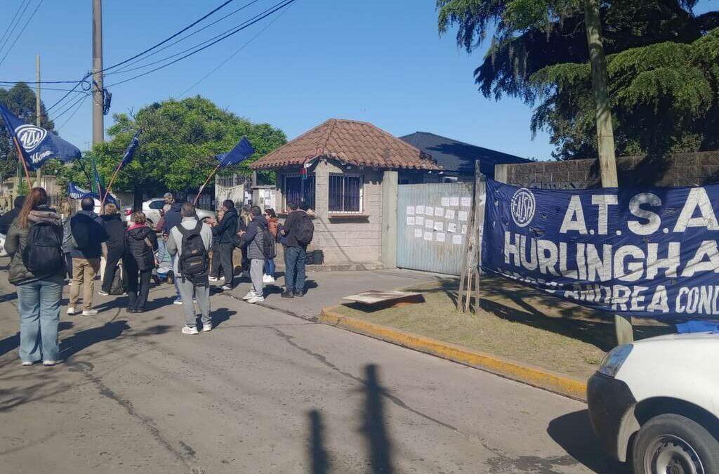 Laboratorios Valmax: la audiencia fracasó, enviaron telegramas para pagar solo el 50% de la indemnización y los trabajadores cortan la calle