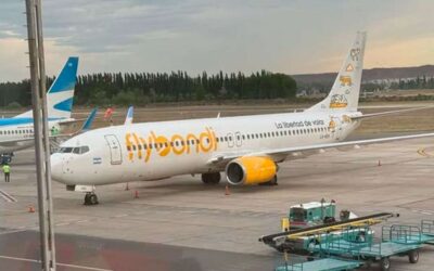 Flybondi dejó una deuda millonaria con las estatales y cientos de trabajadores en la calle mientras el Gobierno insiste en privatizar Intercargo